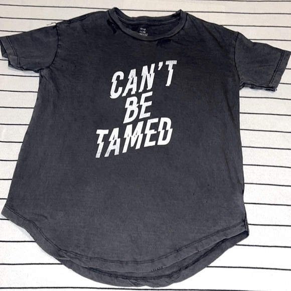 AERIE Distressed Can’t Be Tamed T-shirt Size XXS - Picture 1 of 12